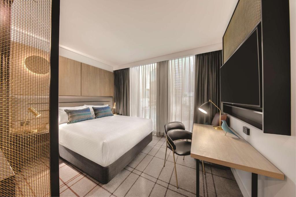 Vibe Hotel Darling Harbour Room